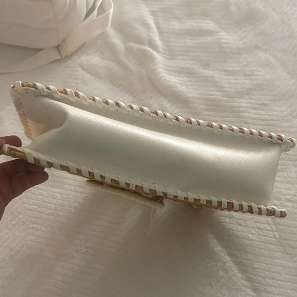 White and Tan Woven Handbag - Picture 3 of 7